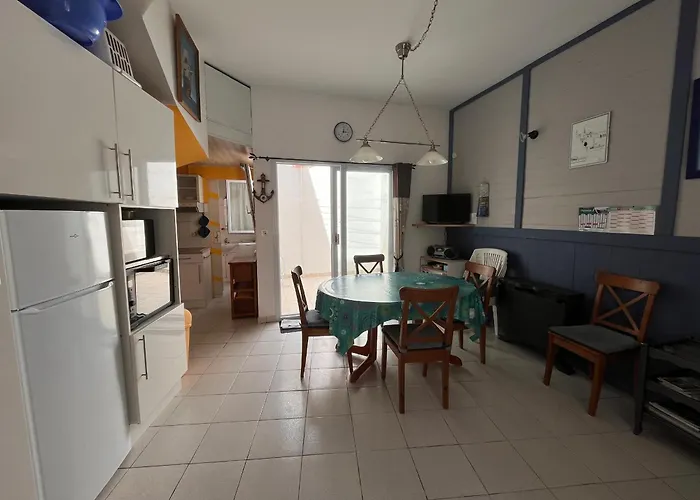 Maison Avec Cour, A 25m De La Plage, Proche Centre Et Commerces - Fr-1-197-573