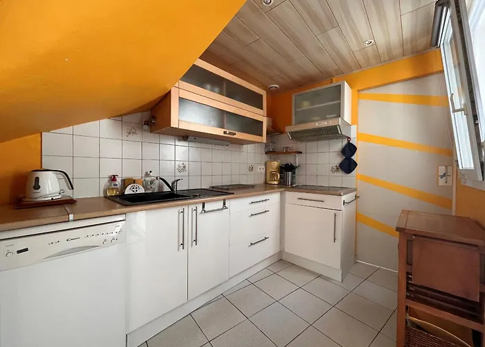 Maison Avec Cour, A 25m De La Plage, Proche Centre Et Commerces - Fr-1-197-573 *