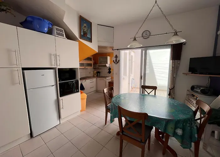 度假居 Maison Avec Cour, A 25m De La Plage, Proche Centre Et Commerces - Fr-1-197-573 *